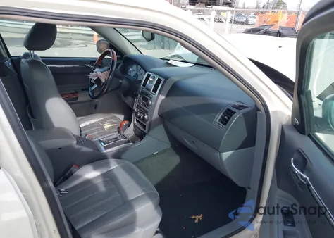 2005 Chrysler 300C z USA, uszkodzony, nr VIN 2C3JA63H85H631768